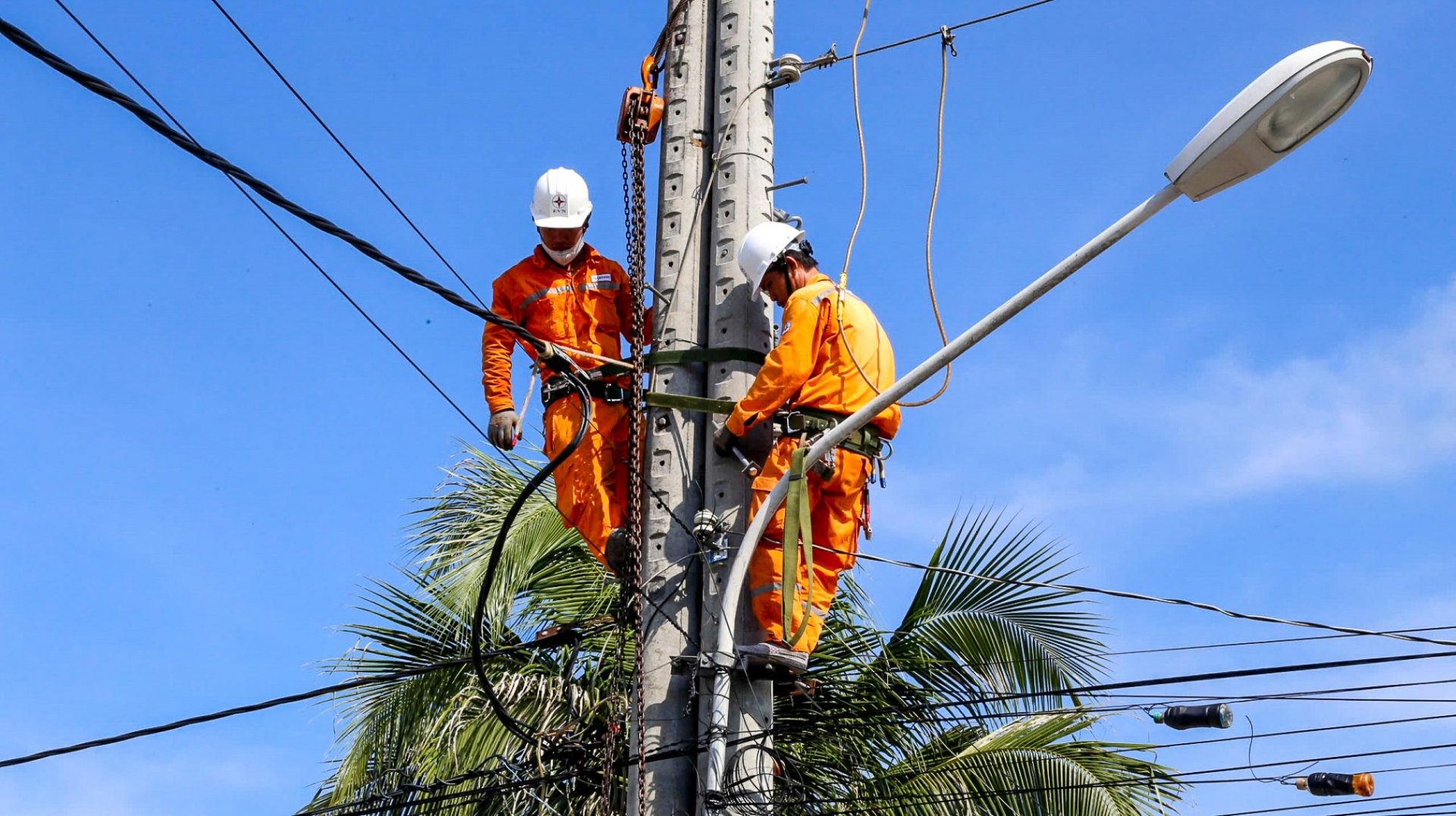 Công ty Điện lực Sóc Trăng đảm bảo cung cấp điện an toàn, ổn định phục vụ các ngày lễ kỷ niệm