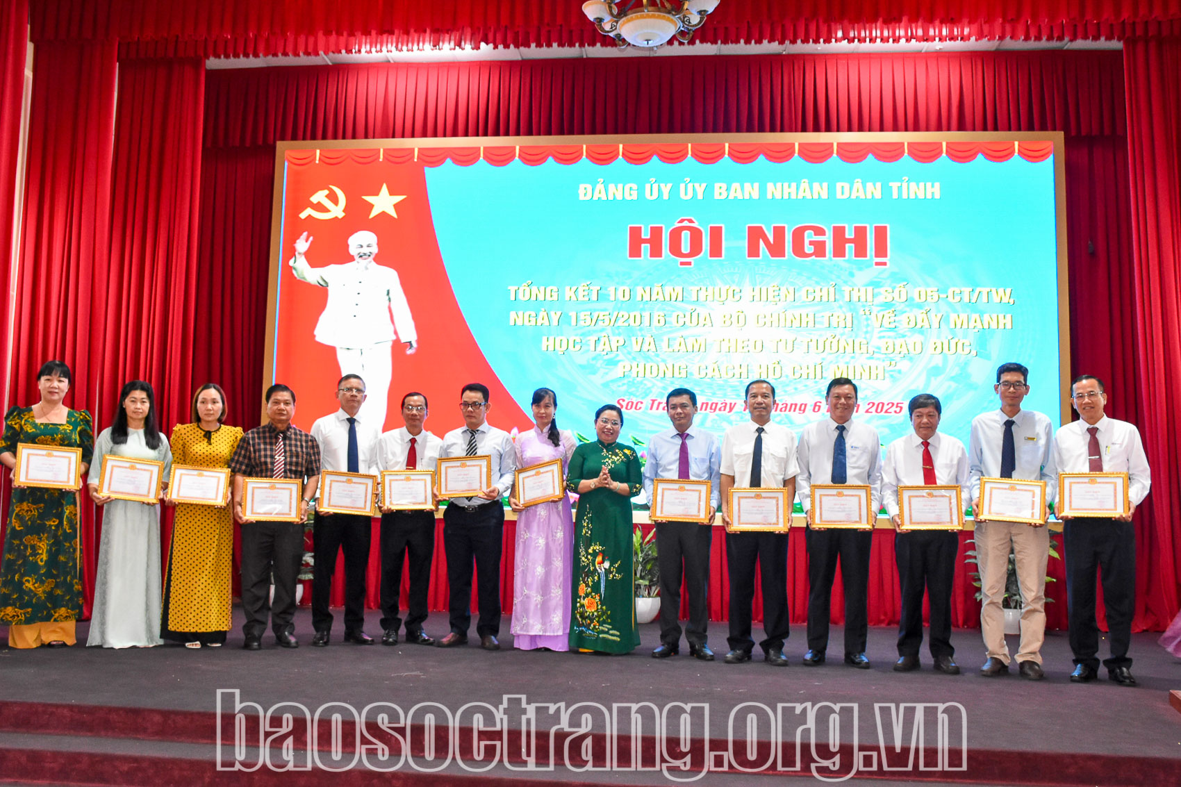 Đảng ủy UBND tỉnh khen thưởng 81 tập thể, cá nhân tiêu biểu trong thực hiện Chỉ thị số 05-CT/TW