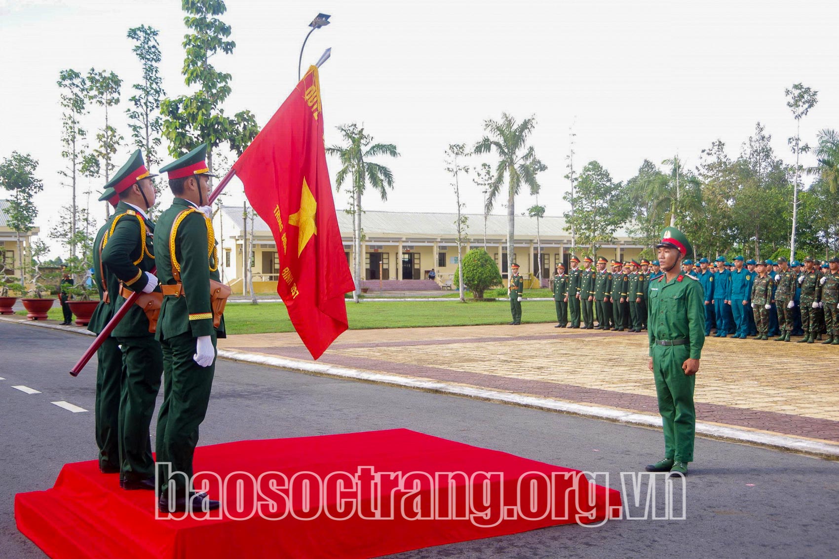 126 chiến sĩ mới tuyên thệ trước Quân kỳ Quyết thắng