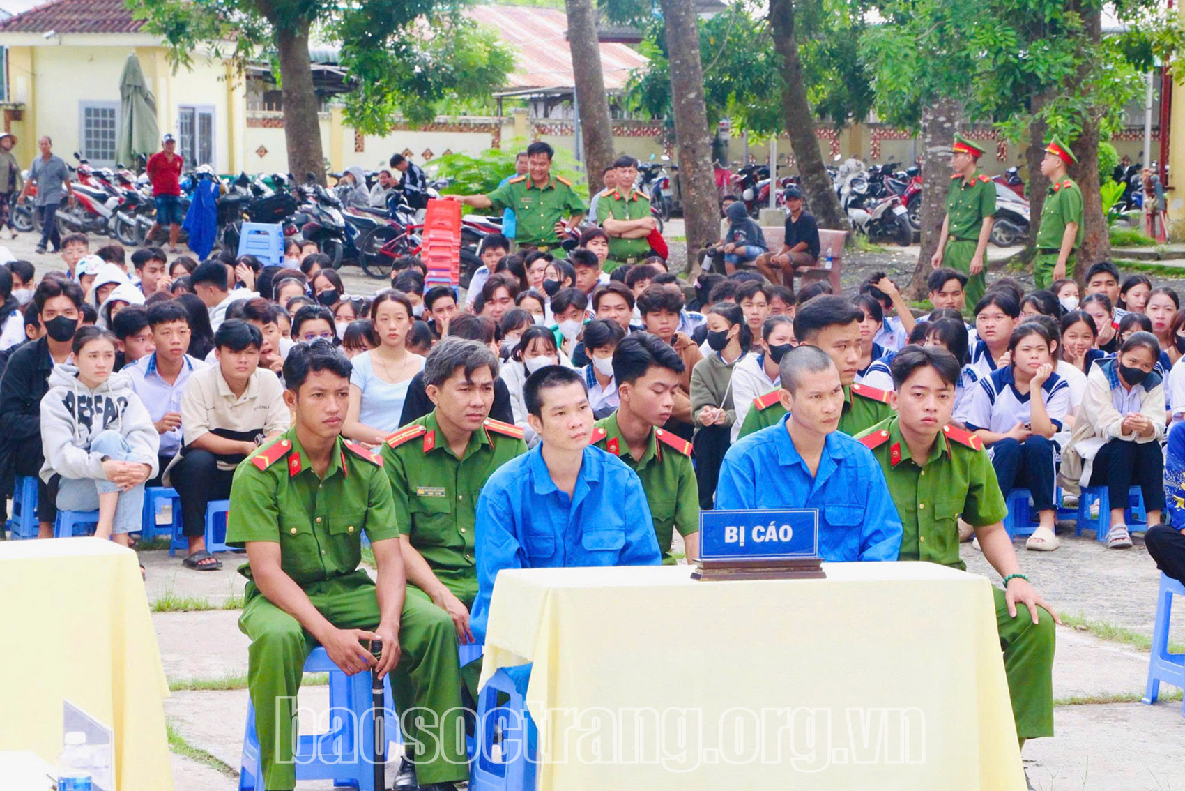 Đông đảo học sinh tham gia phiên tòa xét xử lưu động