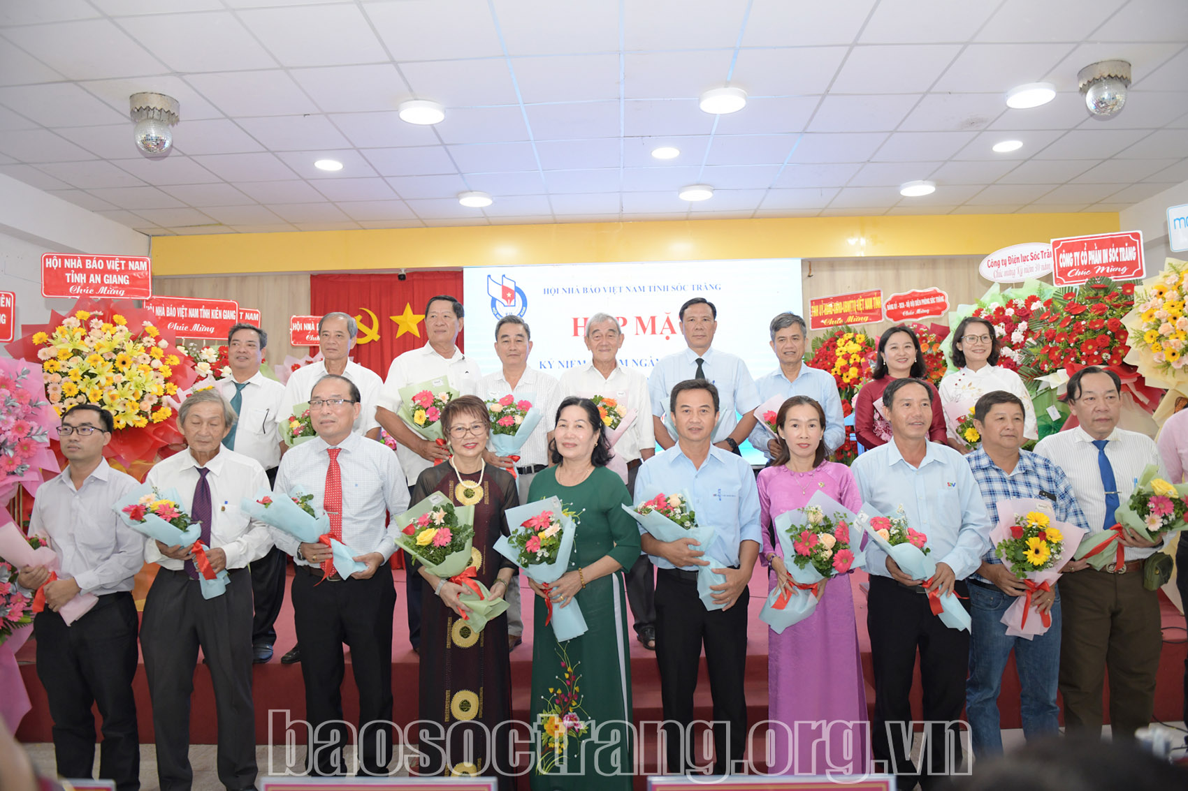 100 năm phấn đấu vì một nền báo chí cách mạng vì nước, vì dân, dưới ánh sáng tư tưởng Hồ Chí Minh