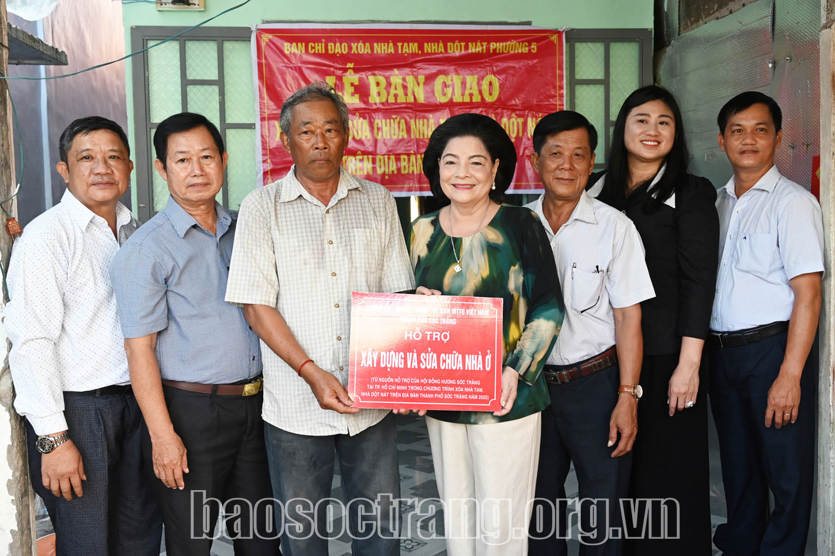 Bàn giao nhà ở cho hộ dân thuộc Chương trình xóa nhà tạm, nhà dột nát trên địa bàn Phường 5