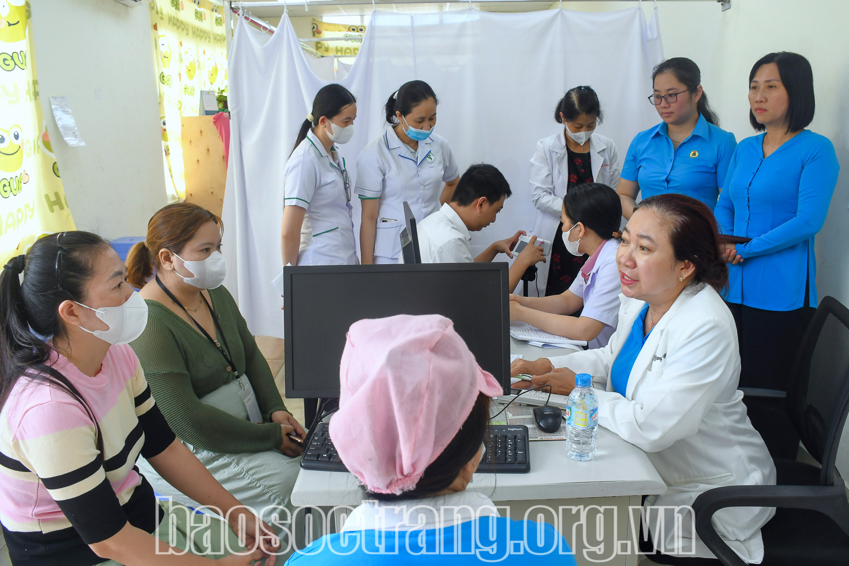 Chăm lo cho nữ công nhân - Từ sức khỏe sinh sản đến tương lai con trẻ