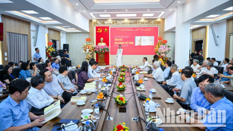 Ra mắt cuốn sách "Tinh hoa cách mạng Việt Nam" của nhà báo lão thành Hà Đăng