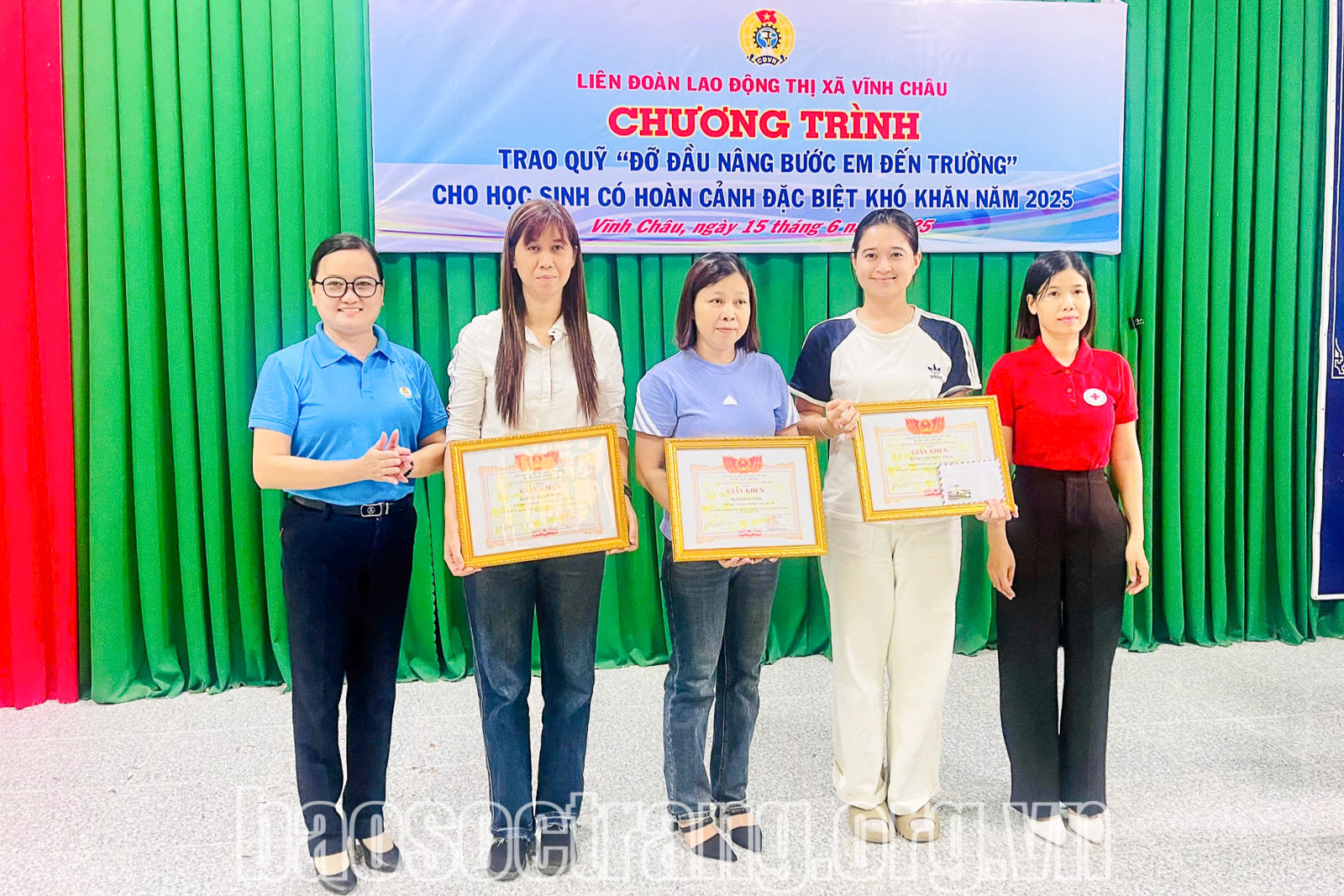 Lan tỏa yêu thương từ chương trình “Đỡ đầu - Nâng bước em đến trường”